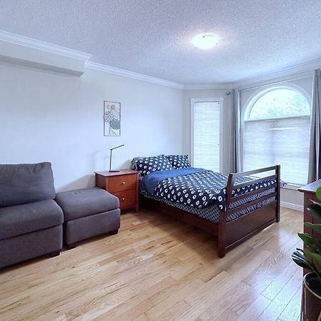 Villa Neighborhood Friendly House In Barrie! Extérieur photo