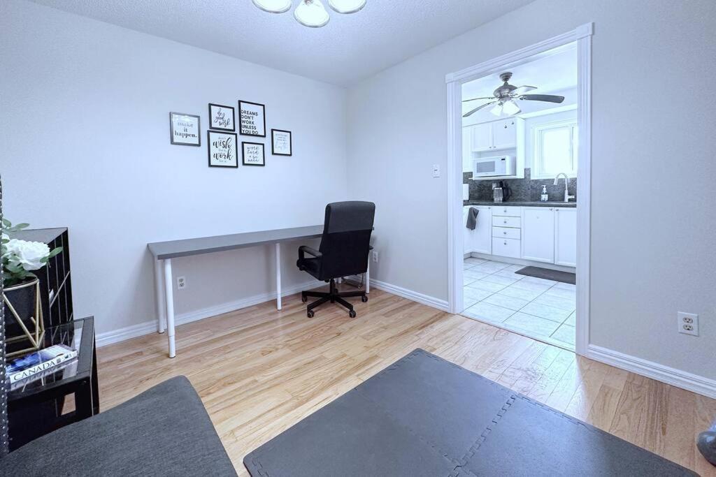 Villa Neighborhood Friendly House In Barrie! Extérieur photo