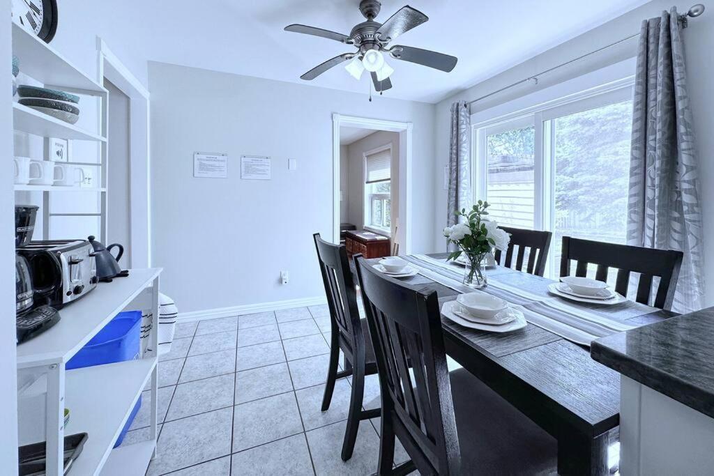 Villa Neighborhood Friendly House In Barrie! Extérieur photo
