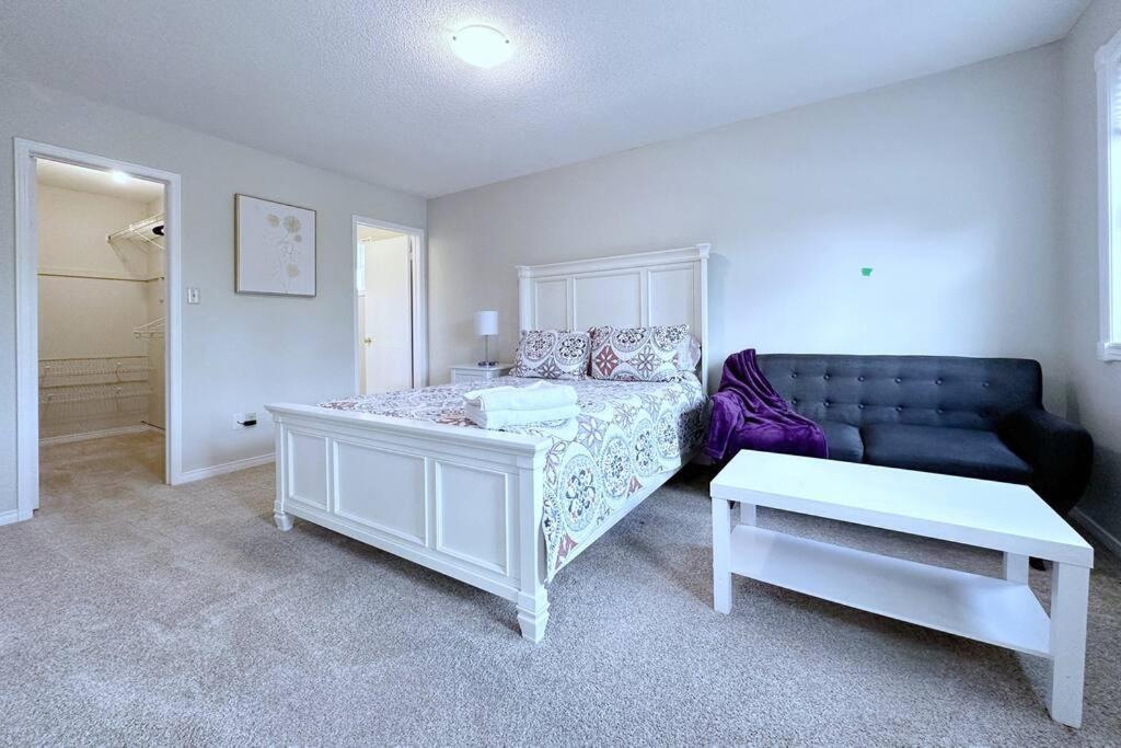 Villa Neighborhood Friendly House In Barrie! Extérieur photo