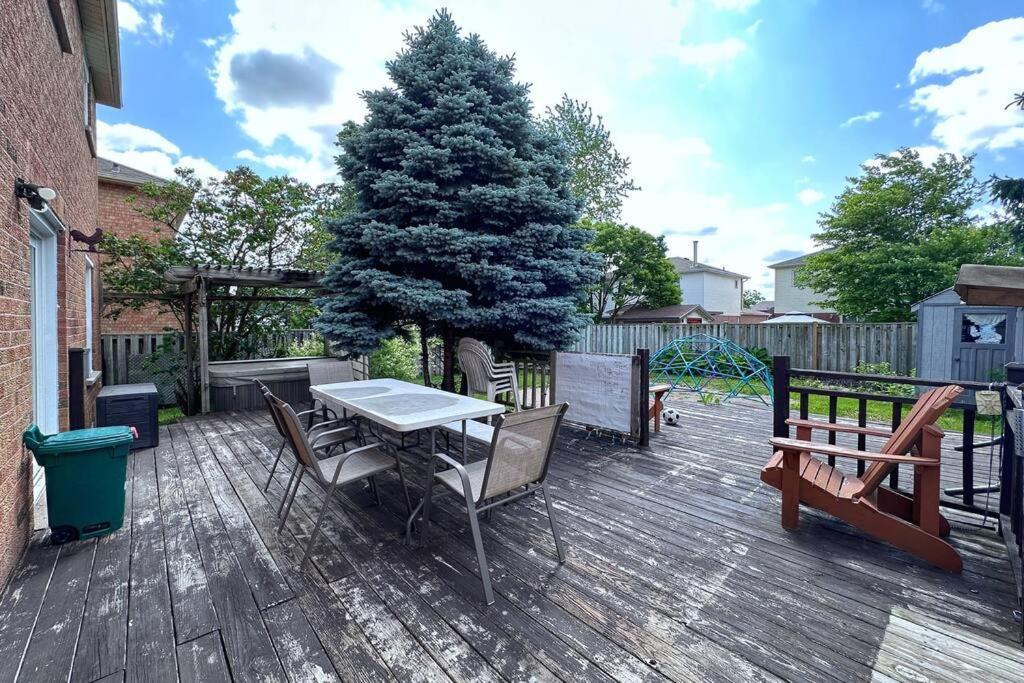 Villa Neighborhood Friendly House In Barrie! Extérieur photo